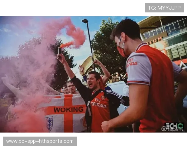 足球少年的狂欢时刻：比赛后蹦迪的超级可爱瞬间