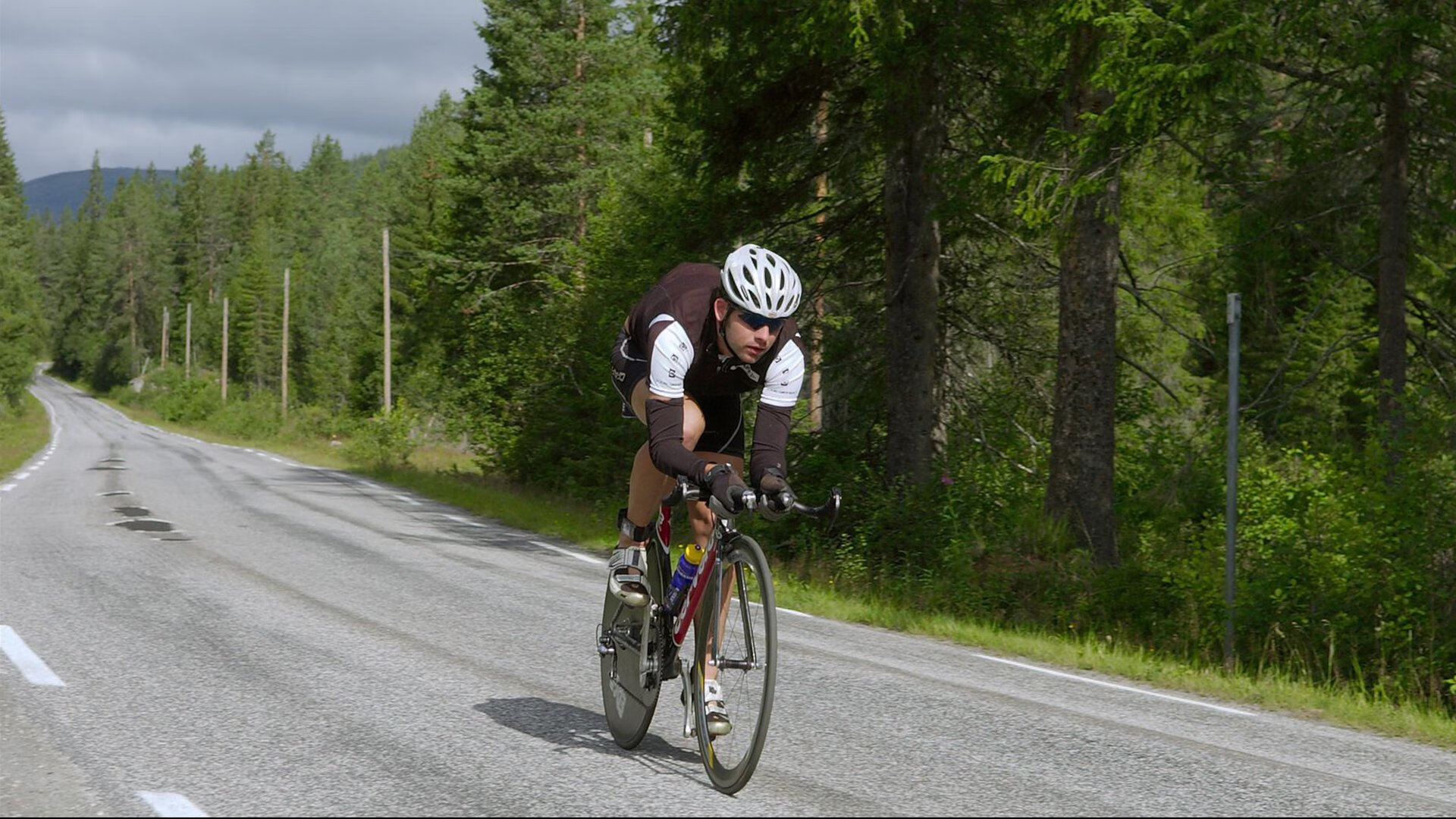 “寒潮夜暖棚五人制足球赛” 室内恒温球馆成避寒圣地