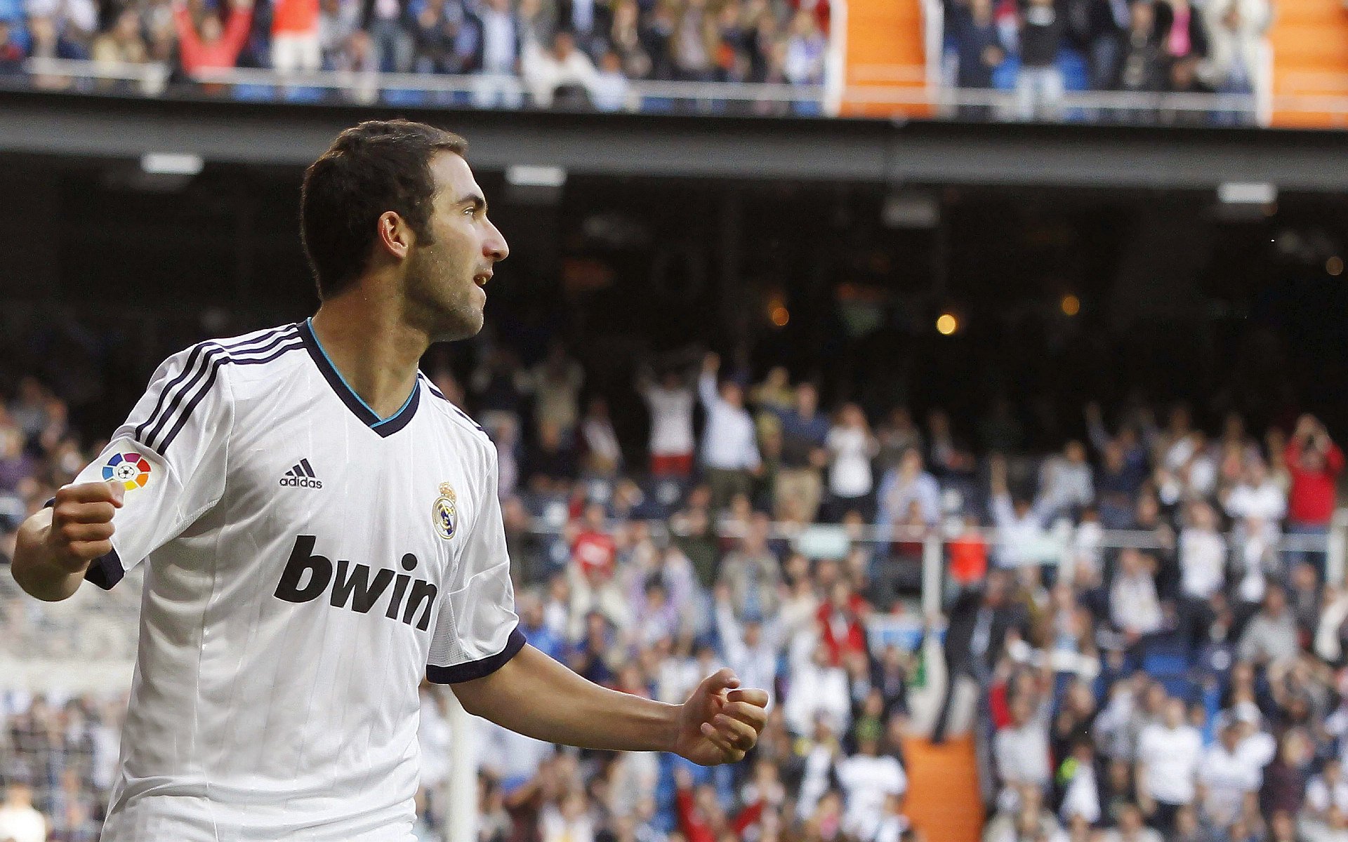 世界杯“欢乐更衣室” 冠军队狂欢画面刷爆社交媒体