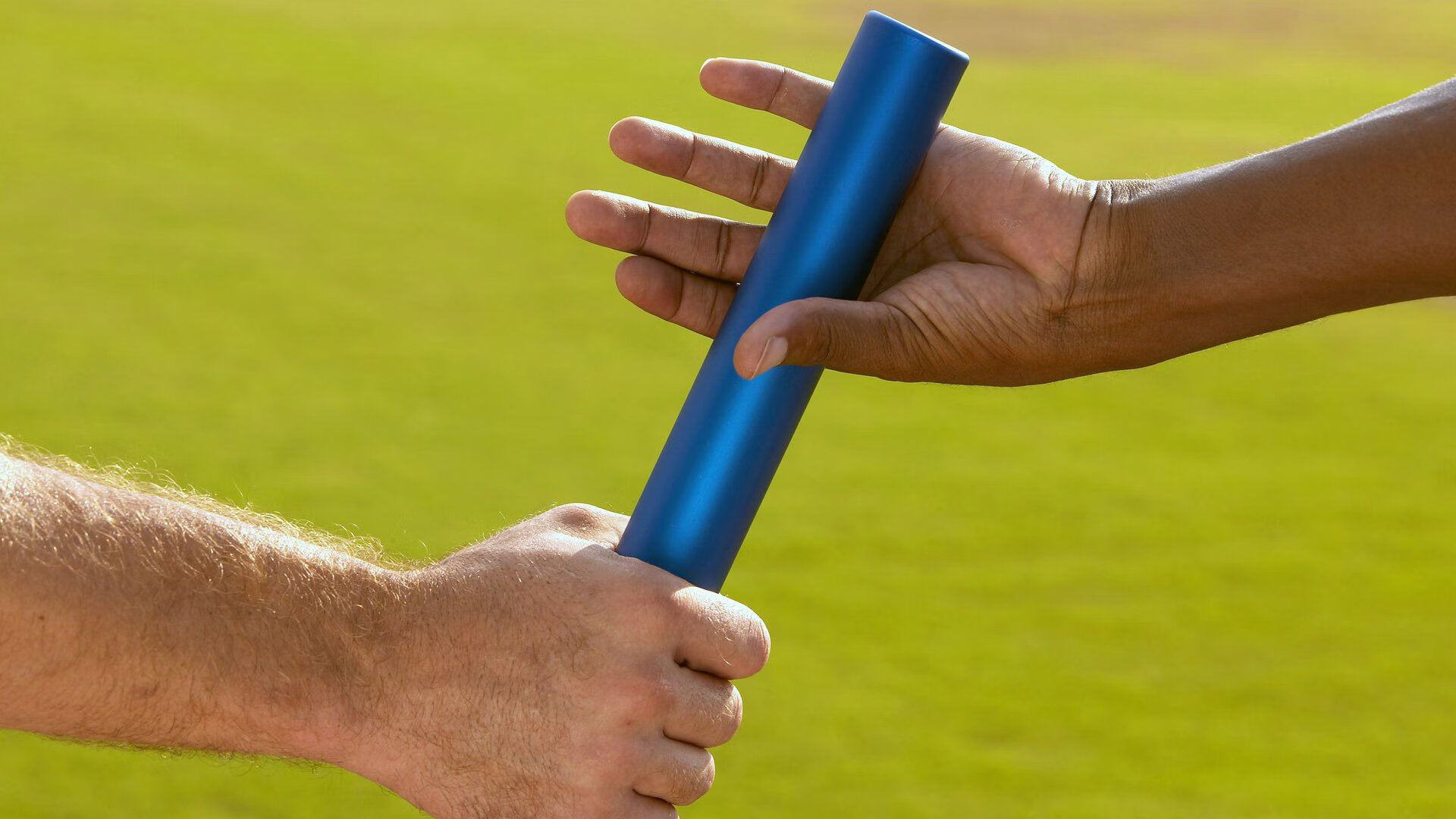 室外遥控飞机特技赛 高难度筋斗与螺旋博满堂喝彩